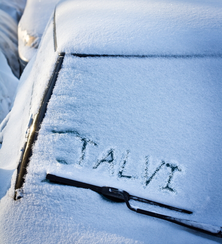 tuulilasin pesuneste on jäätynyt